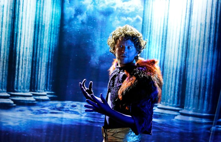 Superheld*innen auf geheimer Mission und der Suche nach Identität