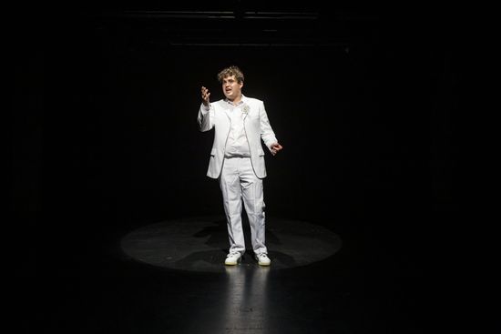 Die Dekonstruktion des Theaters oder »eine Art Kunst-Meta-Performance-Scheiße«